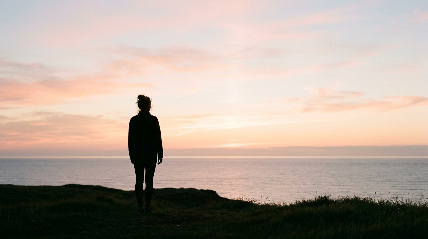 地平線を見つめる女性